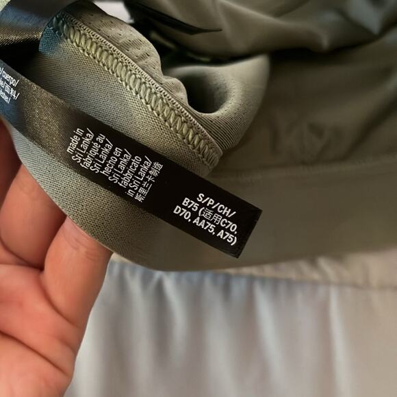 VS sport hunter green animal print with strappy neon back‎ sports bra - Picture 6 of 6